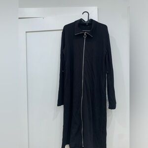Mayas place black zip dress